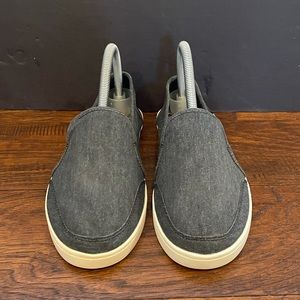 Sanuk Black and Cream Flats